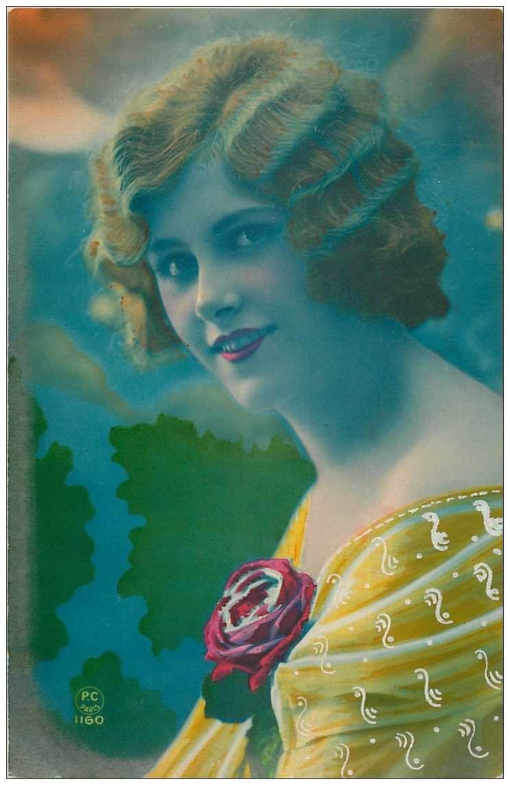 carte postale ancienne FEMMES. Superbes couleurs avec Rose