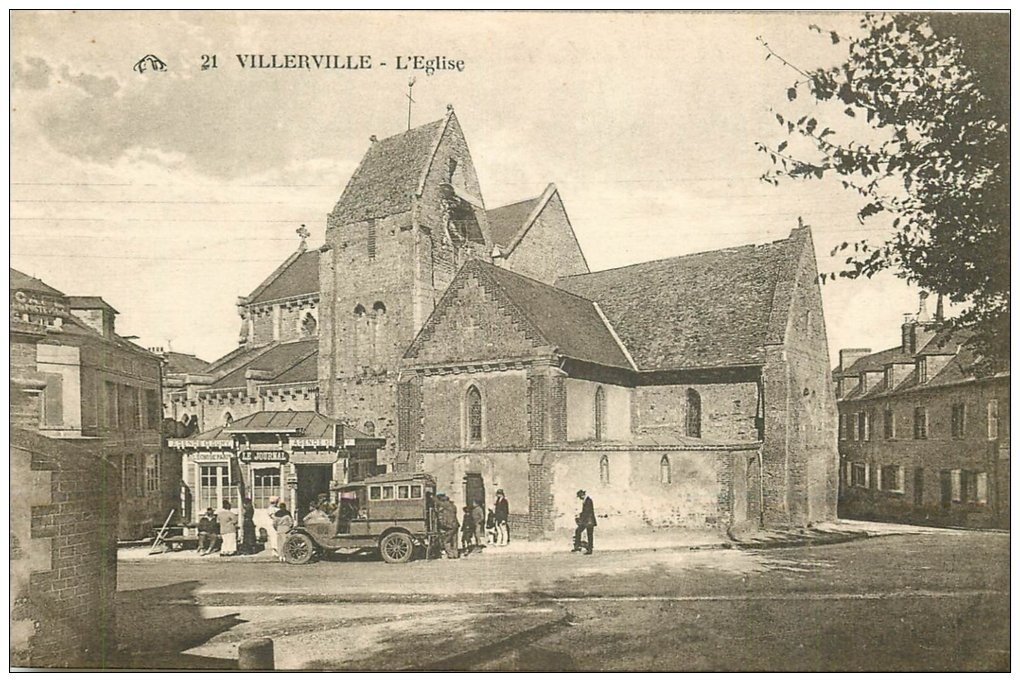 14 VILLERVILLE. Autocar devant le Kiosque Le Journal