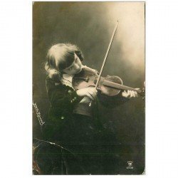 carte postale ancienne MUSIQUE ET MUSICIENS. Jeune Violoniste 1912