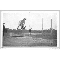 carte postale ancienne LES SPORTS. Athlétisme. Saut en longueur