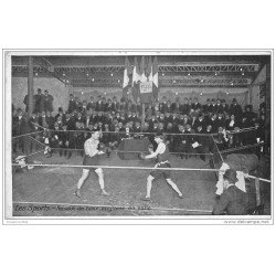 carte postale ancienne LES SPORTS. La Boxe. Assaut de Boxe anglaise en Salle