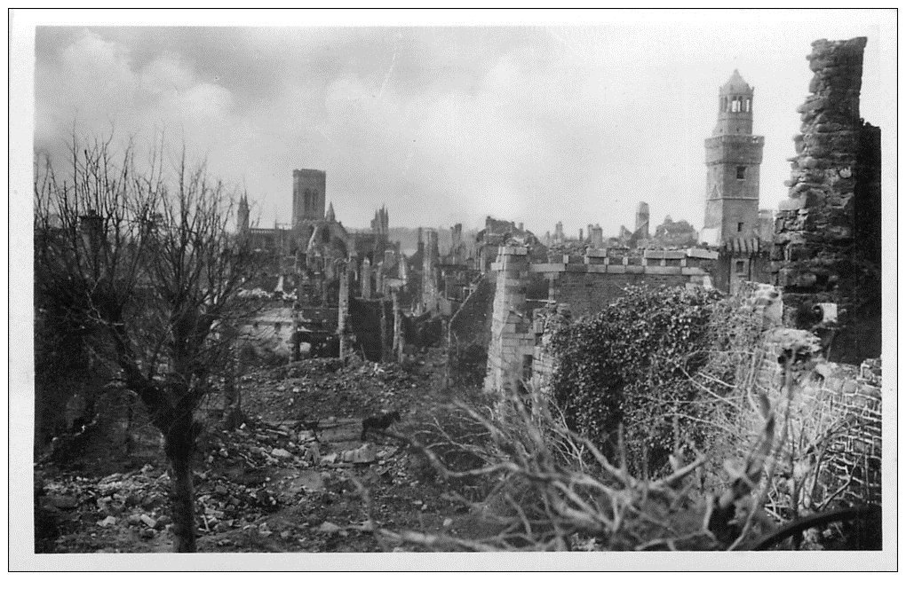 carte postale ancienne 14 VIRE. Carte Photo vue générale bombardement
