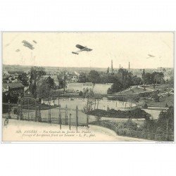 carte postale ancienne AVIATION. Angers 49. Passage Aéroplanes sur Jardins des Plantes. Avions et Pilotes