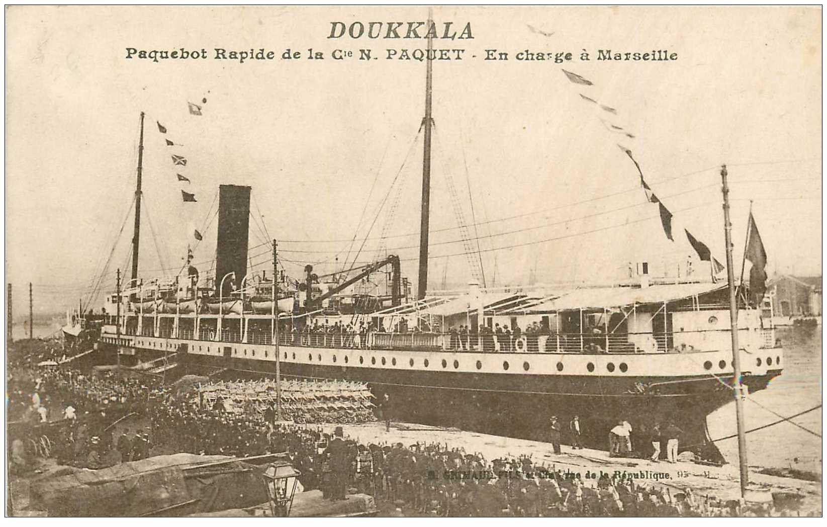 carte postale ancienne TRANSPORTS. Navires et Bateaux. Paquebot Doukkala à Marseille