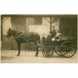 TRANSPORTS. Superbe Photo carte postale d'un attelage avec Femme Enfant et Chiens