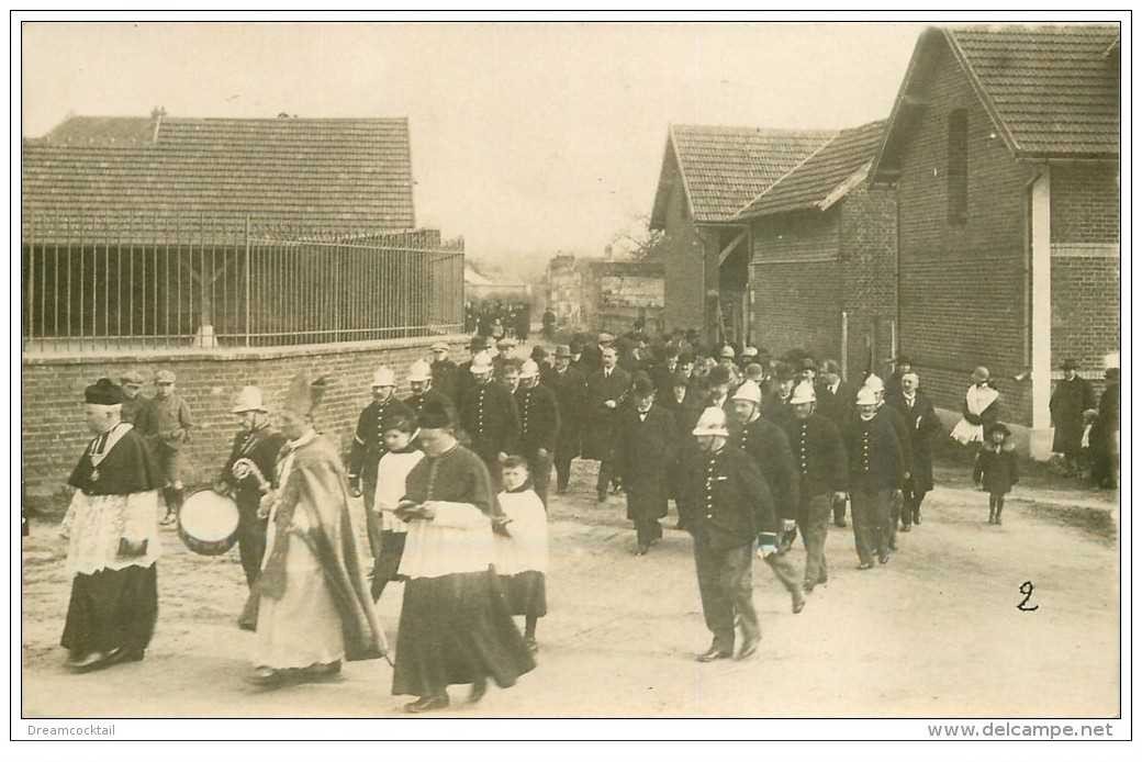 METIERS SAPEURS POMPIERS. Carte Photo Procession dans un Village
