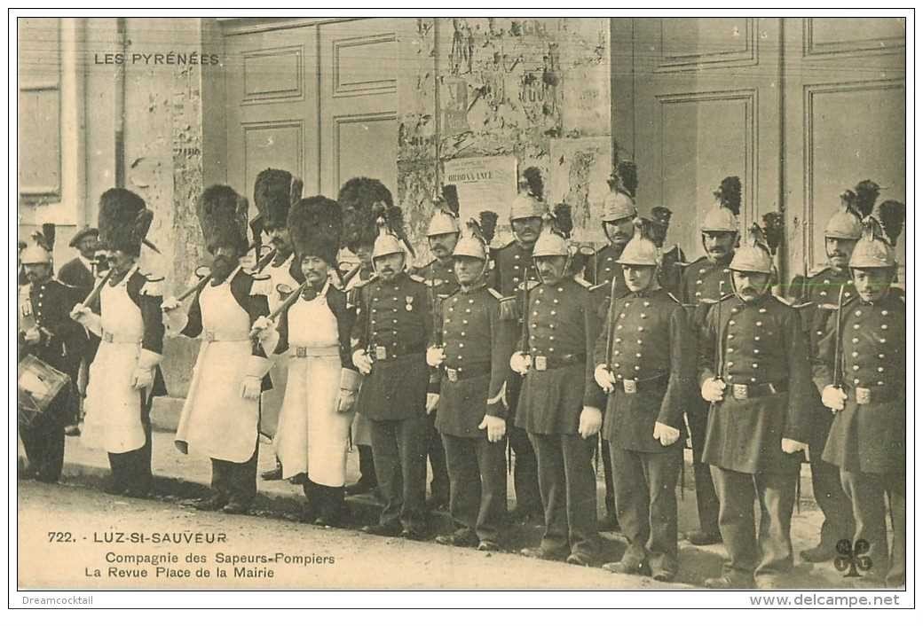 METIERS SAPEURS POMPIERS. Luz-Saint-Sauveur. Revue Place de la Mairie