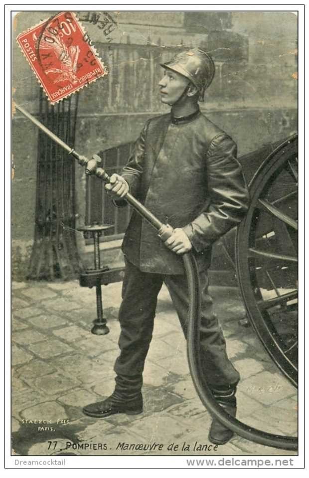 METIERS SAPEURS POMPIERS. Manoeuvre de la lance 1909