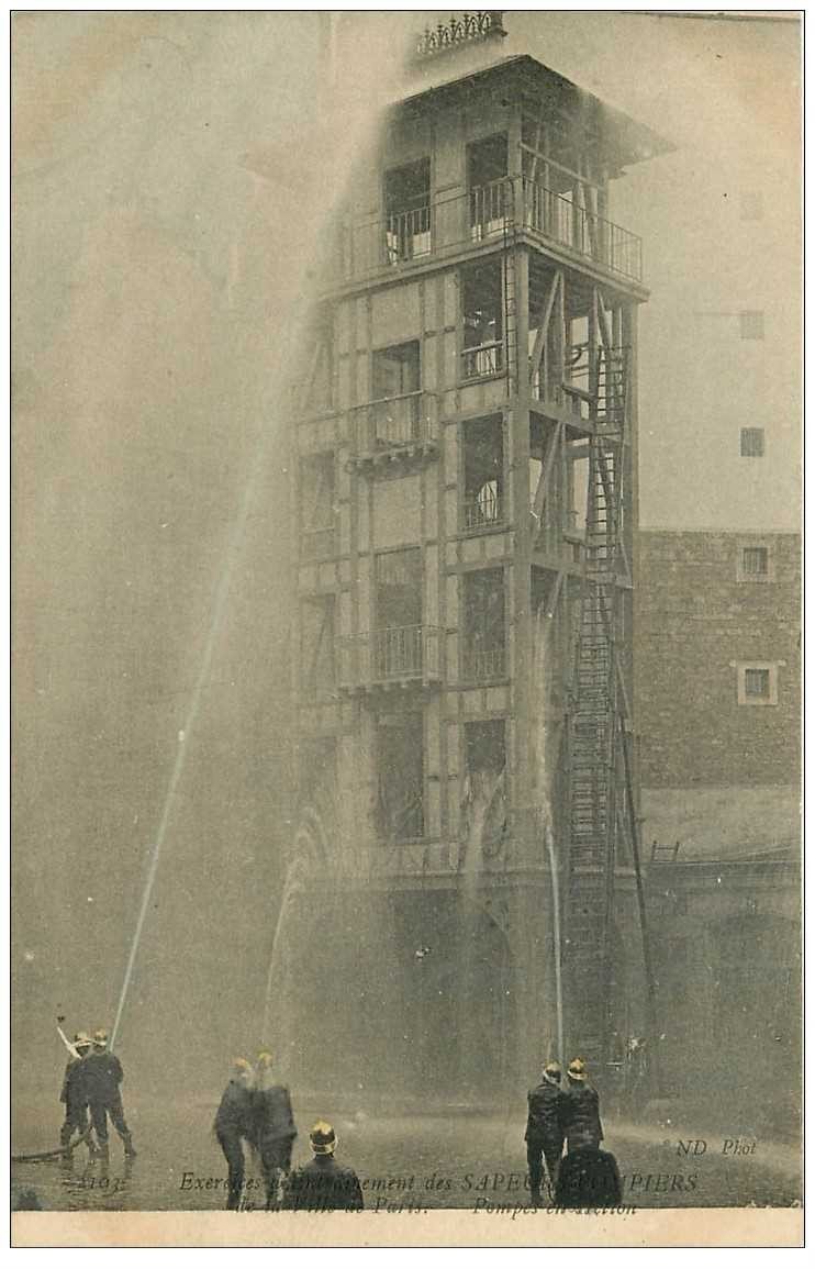 METIERS. Les Sapeurs Pompiers de Paris exercice Pompes en action sur Tour en bois enflammée
