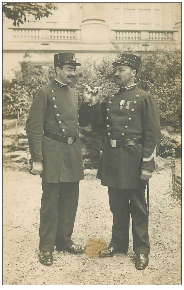 METIERS. Deux Policiers de Paris VIII se donnant du feu. Photo carte postale