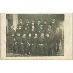 carte postale ancienne METIERS. Les Employés d'une Gare ou de la Poste. Photo carte postale