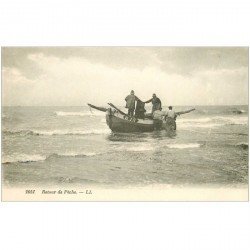 carte postale ancienne METIERS DE LA MER. Pêches et Poissons. Retour de Pêche barque et Pêcheurs