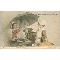 carte postale ancienne METIERS. La Marchande de Marée Poissonnière 1905. Pesez moi ça...