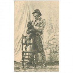 carte postale ancienne METIERS. Le Comique Dresseur de Caniche vers 1900