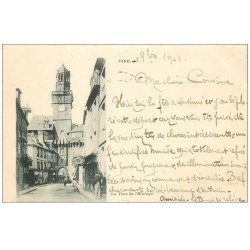 carte postale ancienne 14 VIRE. La Tour de l'Horloge 1901 personnage