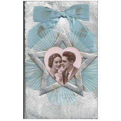 Superbe Carte à système avec Couple en photo médaillon avec noeud en tissu et crêpe