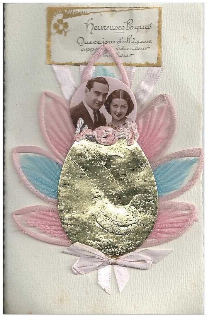 Superbe carte à système avec Couple en photo médaillon avec noeud en tissu et crèpe. Heureuses Pâques