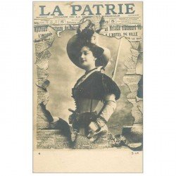 carte postale ancienne FANTAISIE. Carte montage avec éclatement du Journal La Patrie vers 1901