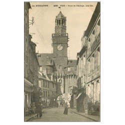 carte postale ancienne 14 VIRE. Porte-Horloge Terrasse Café vers 1900