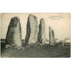 carte postale ancienne Dolmens et Menhirs. PLOUHARNEL. Du vieux Moulin près de la Gare