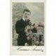 carte postale ancienne BONNE ANNEE. Homme et Fleurs vers 1905