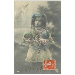 carte postale ancienne JOYEUSES PAQUES. Fillette avec oeufs vers 1909