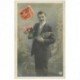 carte postale ancienne POISSON D'AVRIL. Homme Fleurs et chocolats 1911