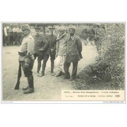 carte postale ancienne GUERRE 1914-18. Armée Indienne Entrée du Campement. Soldats Anglais