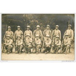 carte postale ancienne GUERRE 1914-18. Carte Photo du 56° Régiment d'Infanterie. Militaires et Poilus
