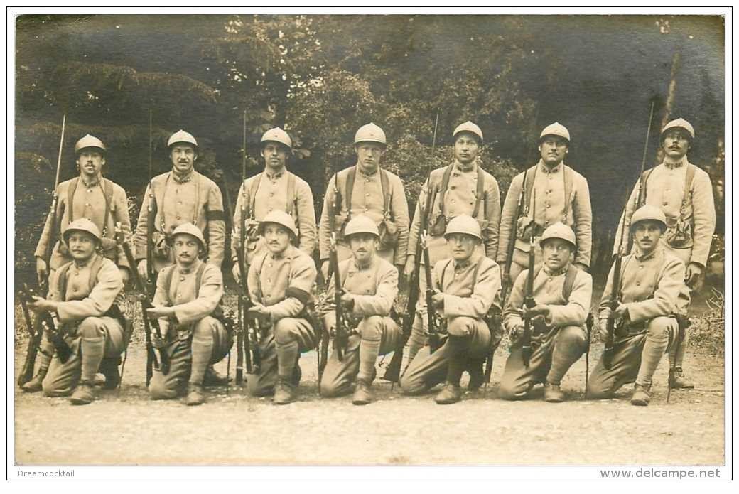 carte postale ancienne GUERRE 1914-18. Carte Photo du 56° Régiment d'Infanterie. Militaires et Poilus
