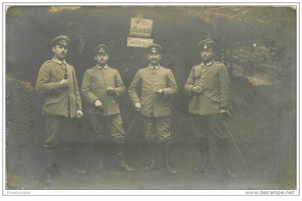 carte postale ancienne GUERRE 1914-18. Carte Photo Militaires Allemands Zugführer Villa Mooshütle. Armée Deusche