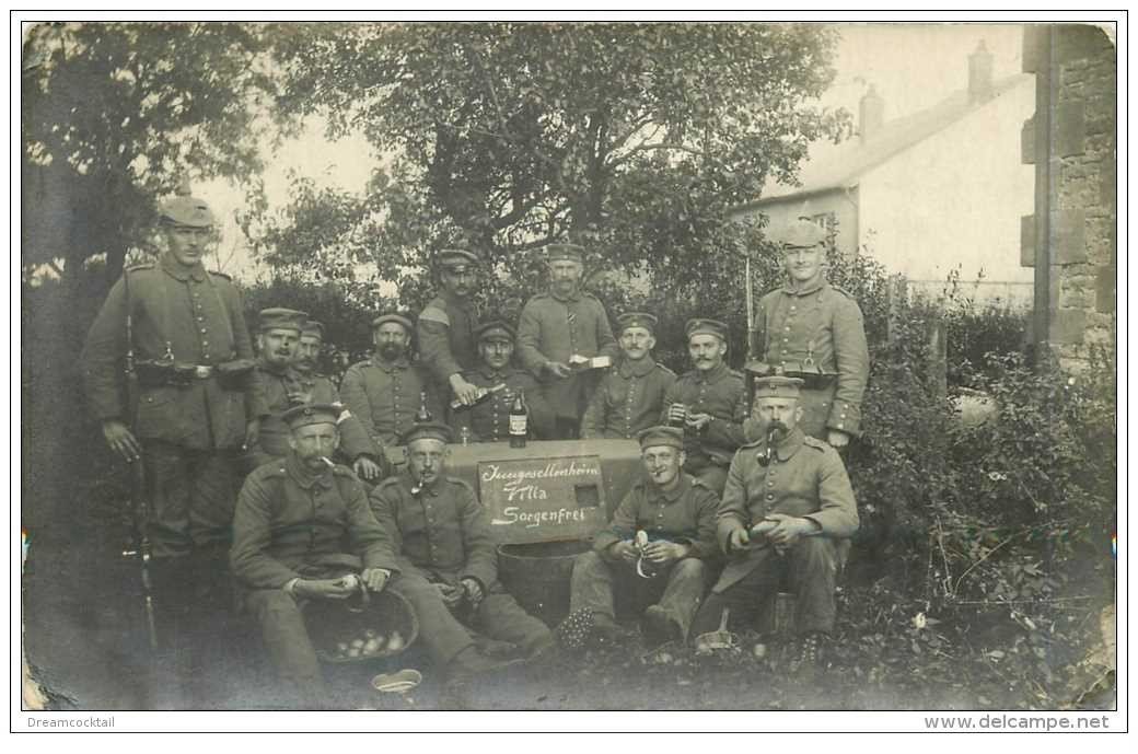 carte postale ancienne GUERRE 1914-18. Carte Photo Militaires Sorgenfrei. Armée Allemande la corvée de patates