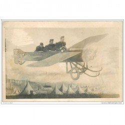 carte postale ancienne GUERRE 1914-18. Carte Photo montage Avion Camp de Ruchard. Militaires et Poilus