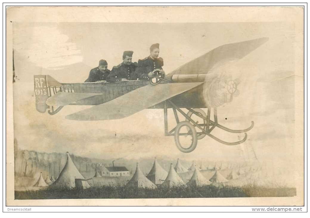 carte postale ancienne GUERRE 1914-18. Carte Photo montage Avion Camp de Ruchard. Militaires et Poilus