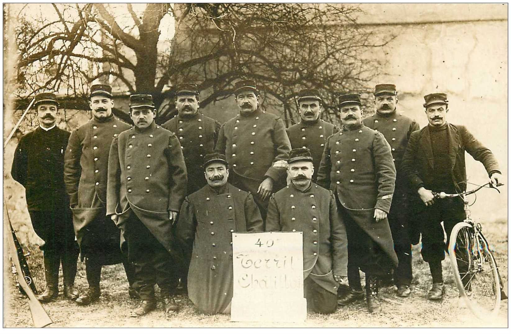 GUERRE 1914-18. Carte Photo Régiment Artillerie du 131° Terril Chatillon. Militaires et Poilus