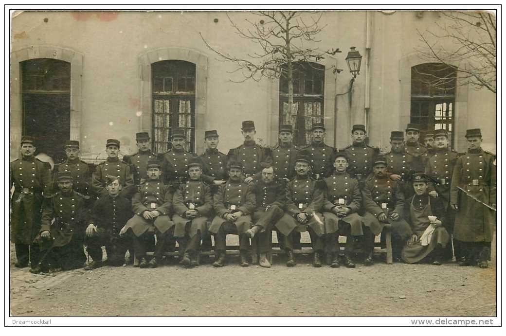 carte postale ancienne GUERRE 1914-18. Carte Photo Régiment Artillerie du 132°. Militaires et Poilus