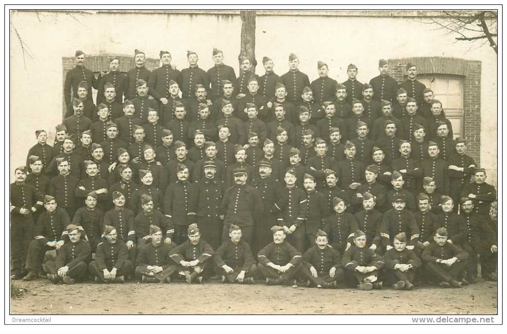 carte postale ancienne GUERRE 1914-18. Carte Photo Régiment d'Infanterie du 101°. Militaires