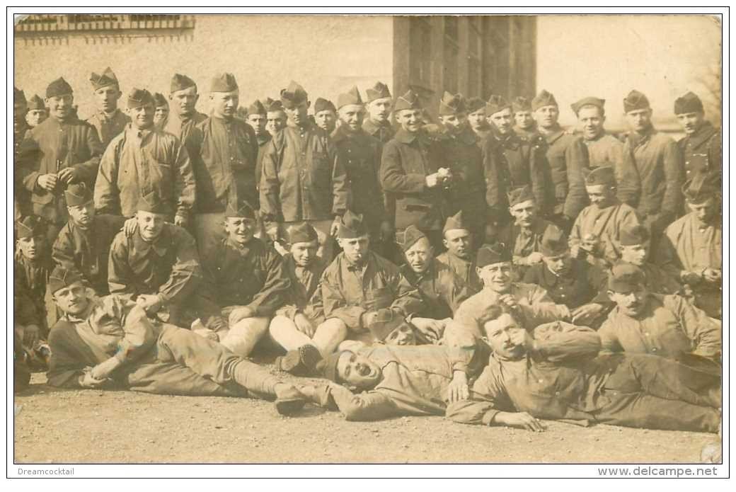 carte postale ancienne GUERRE 1914-18. Carte Photo Régiment d'Infanterie Russe ou Polonaise. Militaires