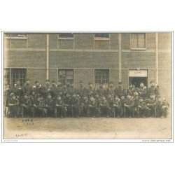 carte postale ancienne GUERRE 1914-18. Carte Photo Régiment Infanterie à la Caserne Rouen. Militaires et Poilus.
