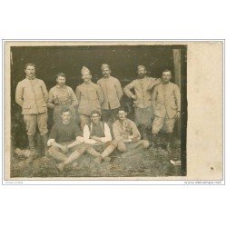 carte postale ancienne GUERRE 1914-18. Carte Photo Régiment Infanterie du 118° aux écuries. Militaires et Poilus.