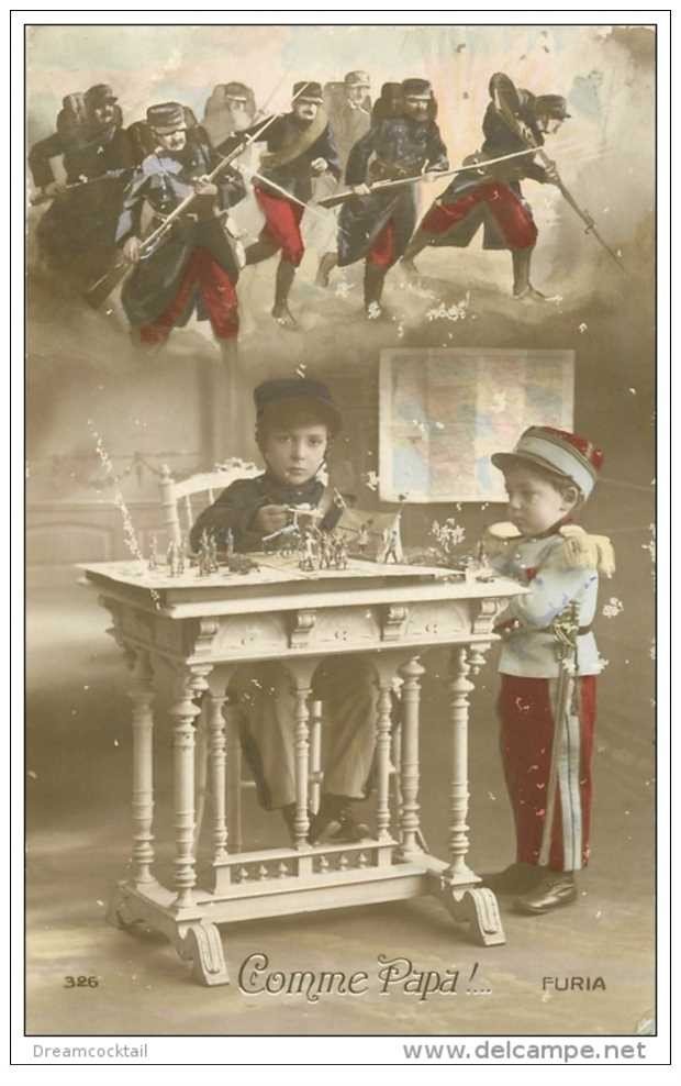carte postale ancienne GUERRE 1914-18. Comme Papa ! Enfants jouant aux soldats de plomb