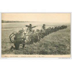 carte postale ancienne GUERRE 1914-18. Compagnie Cycliste en action