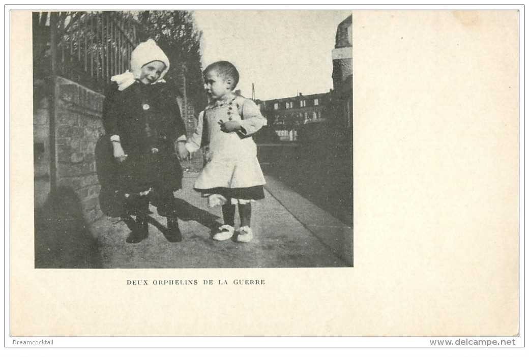 carte postale ancienne GUERRE 1914-18. Deux Orphelins de la Guerre