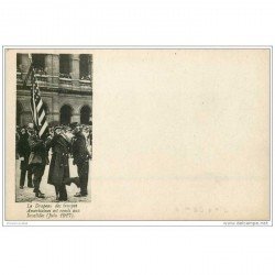 carte postale ancienne GUERRE 1914-18. Drapeau Troupes Américaines remis aux Invalides 1917