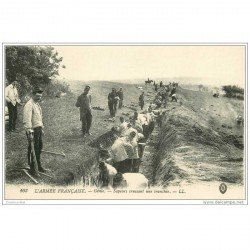 carte postale ancienne GUERRE 1914-18. Génie. Sapeurs creusant une tranchée