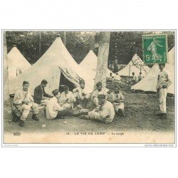 carte postale ancienne GUERRE 1914-18. La Soupe dans la Vie au Camp 1914