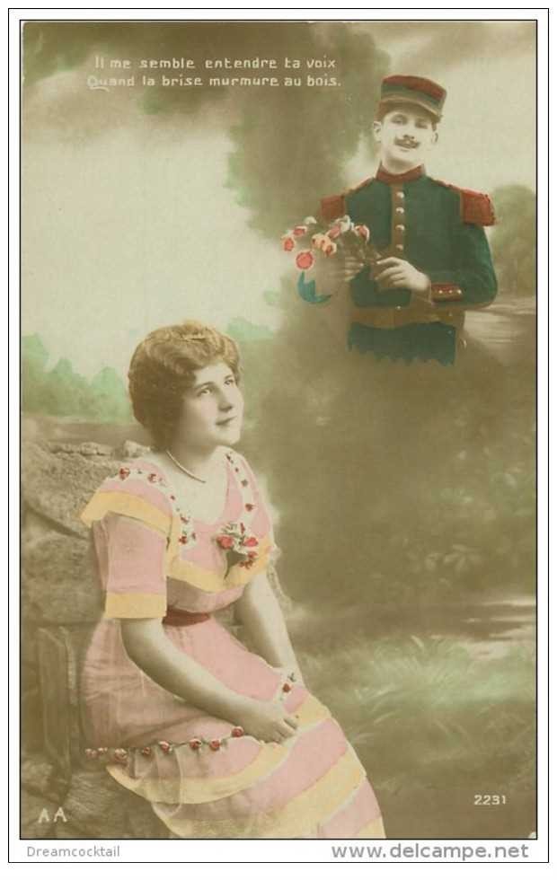 carte postale ancienne GUERRE 1914-18. Les Amoureux qui entendent des voix... 1915