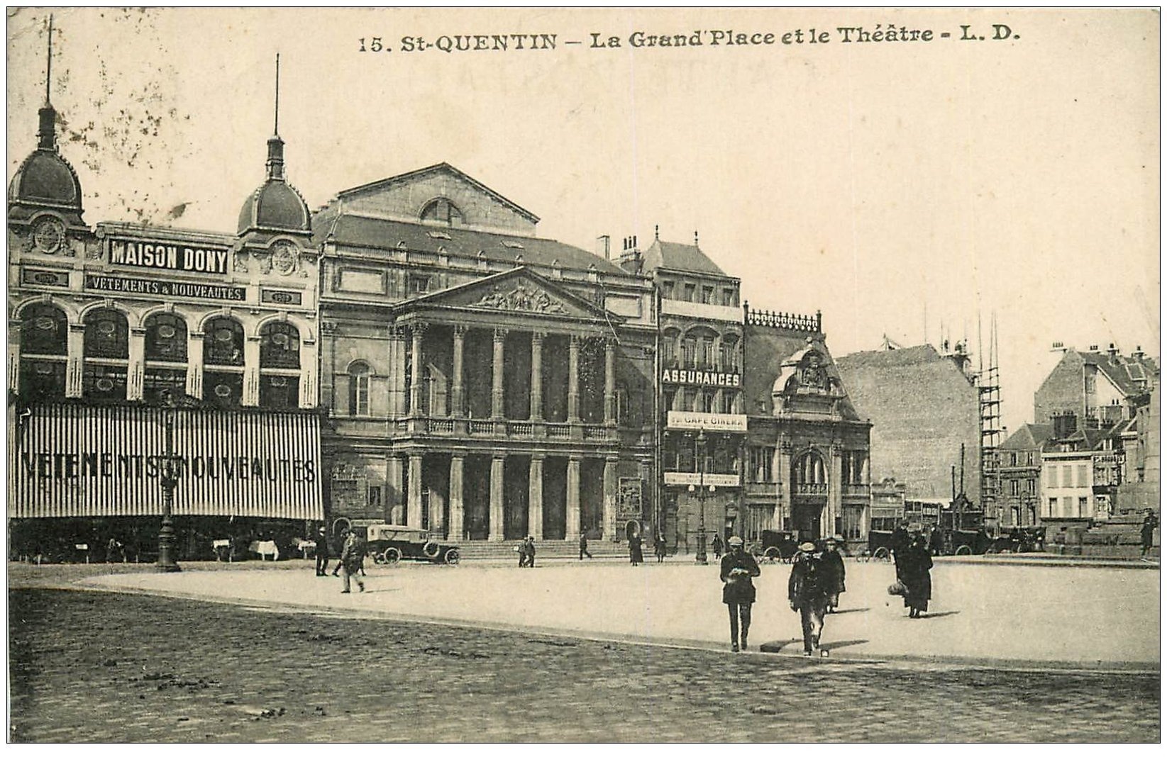 carte postale ancienne 02 SAINT-QUENTIN. Grand Place et Théâtre 1925. Maison Dony