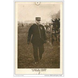 carte postale ancienne GUERRE 1914-18. Maréchal Joffre. Trous punaise