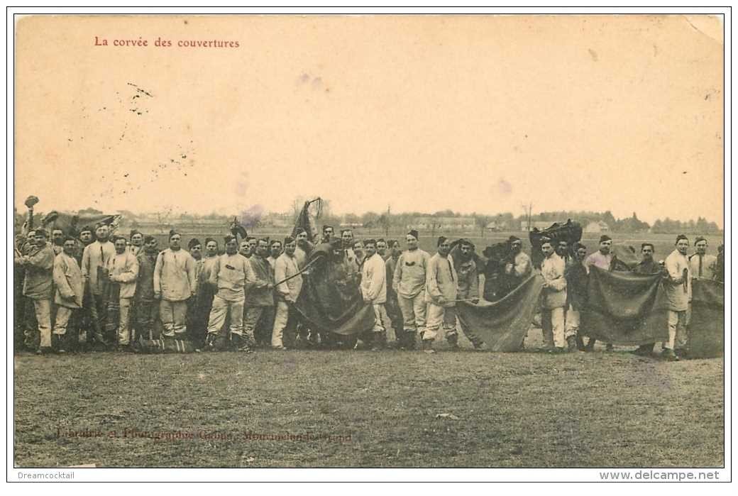 carte postale ancienne GUERRE 1914-18. Moumelon la corvée des couvertures